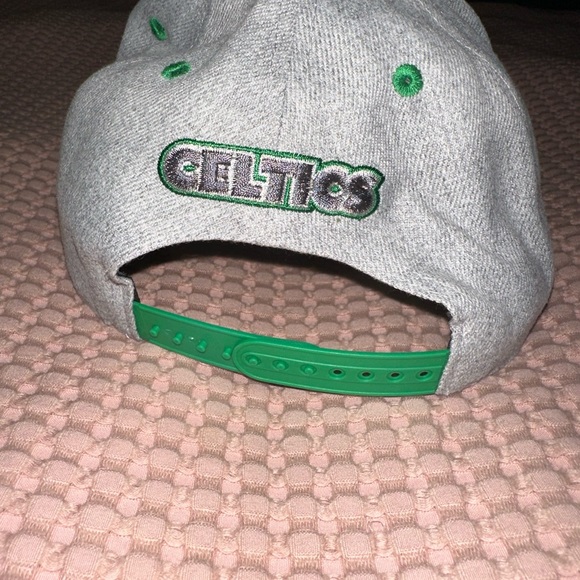 Ultra Game Boston Celtics Snap Back Flat Bill Hat Gray - Picture 3 of 5